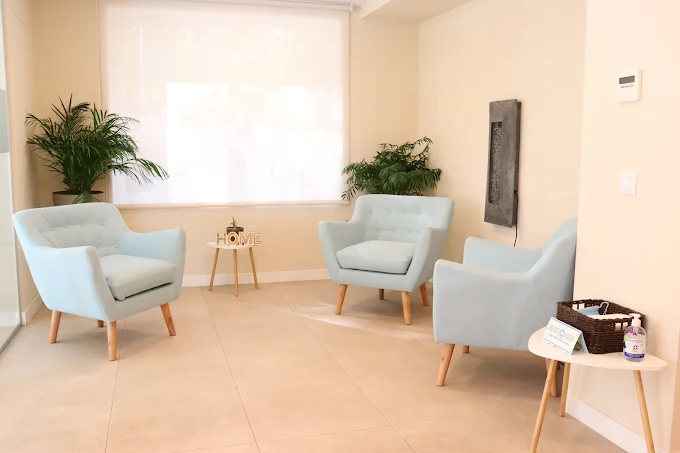 Sala de estar con sillones confortables