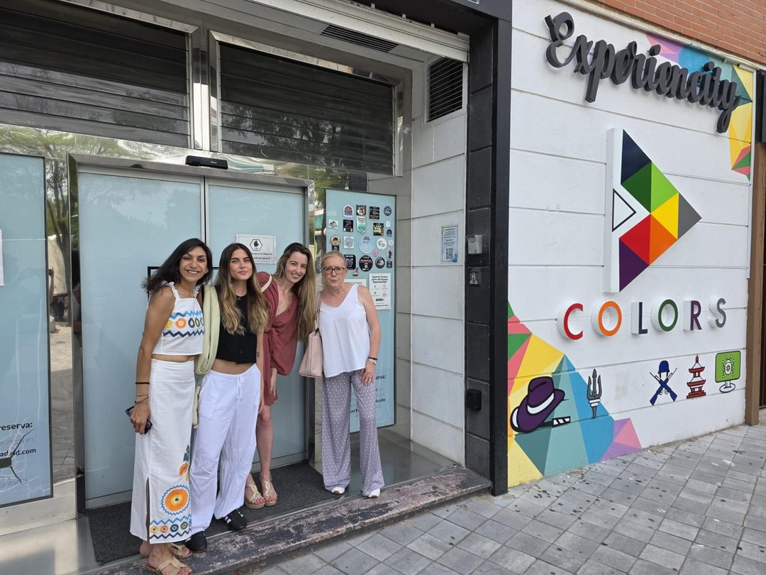 El equipo de Neurovida a las puertas de Experiencity en Madrid